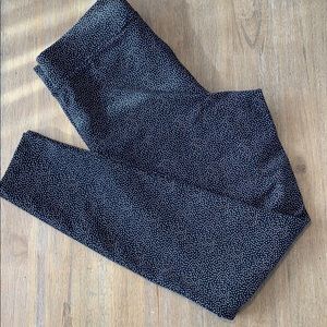 NWOT old navy leggings sz M.  Black with tan dots